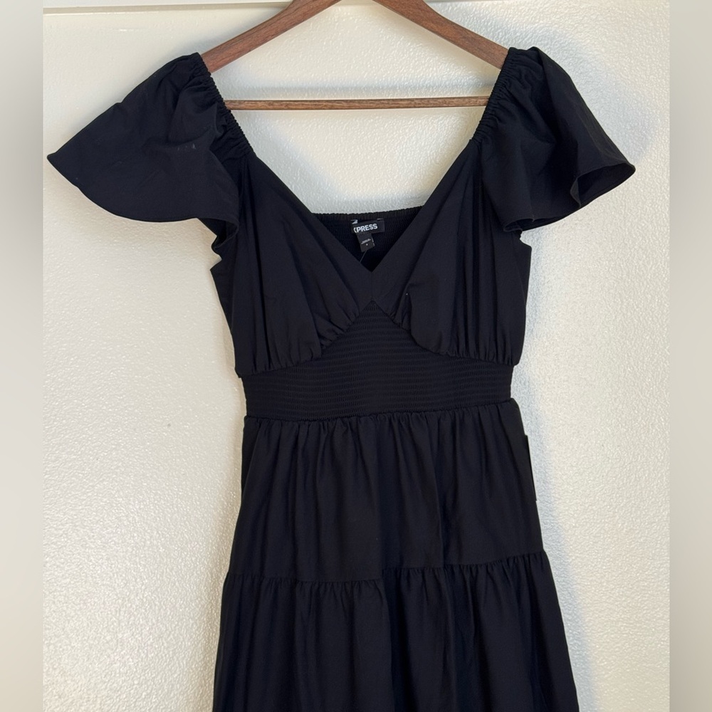 Express Black V-Neck Flutter Sleeve Tiered Maxi Dress NWT Size Small - Picture 3 of 9
